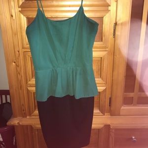 Sweet Storm size S dress hunter green